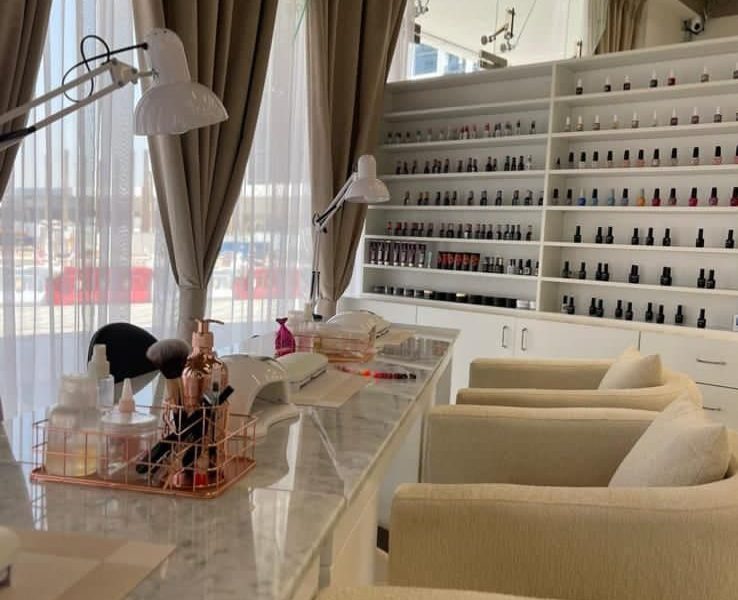Ladies Salon for Sale – Well-Maintained, 1-Year-Old Setup